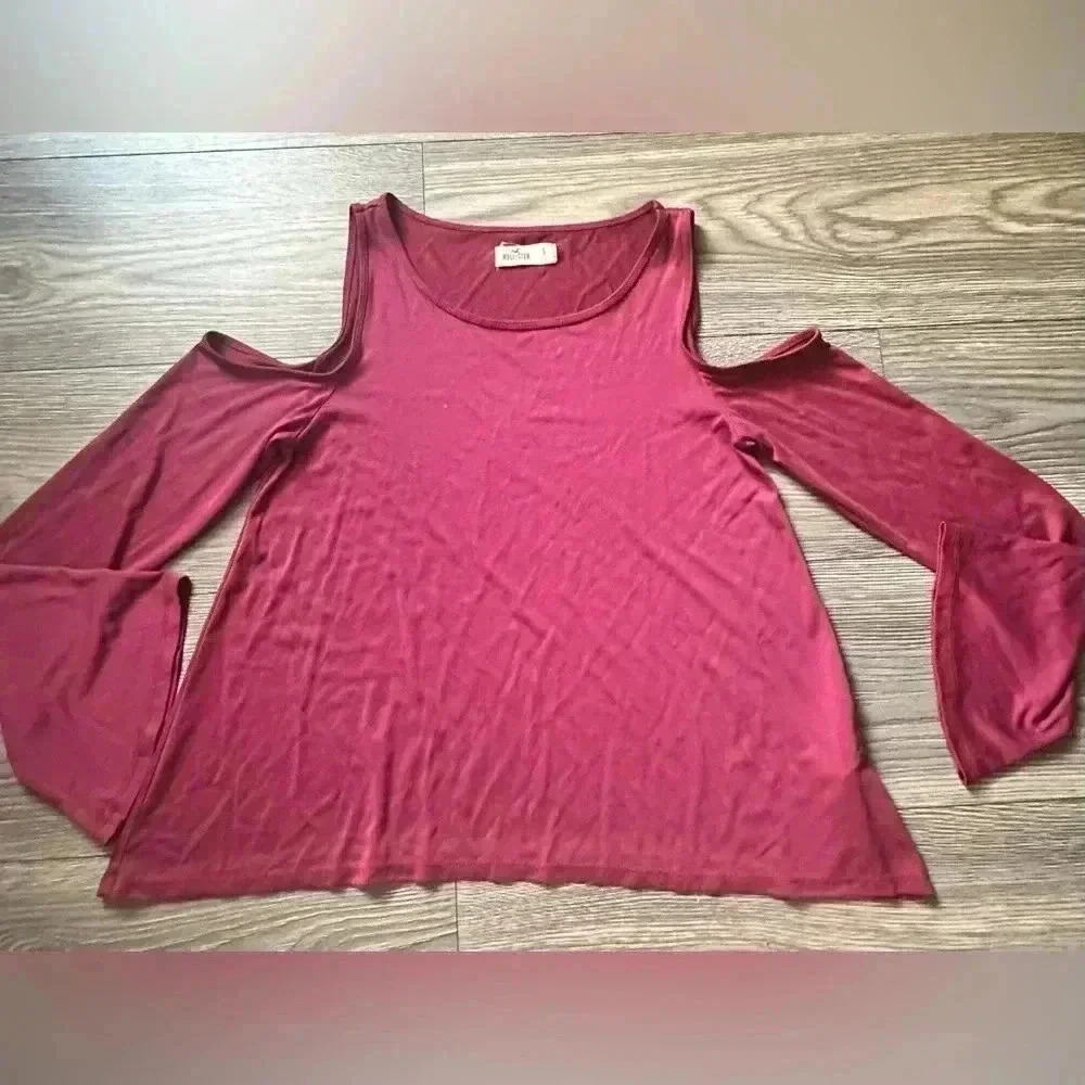 Hollister woman’s off the shoulder blouse